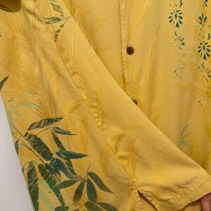 Tommy Bahama 100% Silk Yellow and Green Leaf Print Hawaiian Shirt